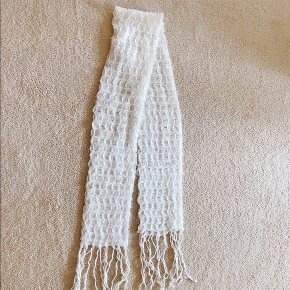 White Scarf - Picture 1 of 1
